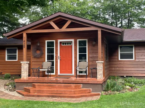 1429 W Shag Lakes, Gwinn, MI 49841