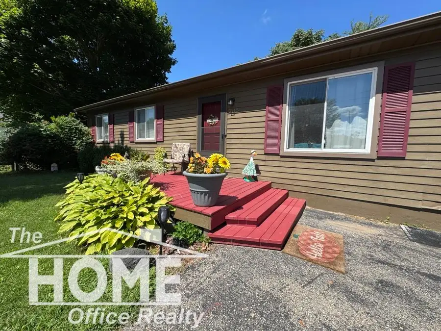 205 E Rolfe, Perry, MI 48872 - #2