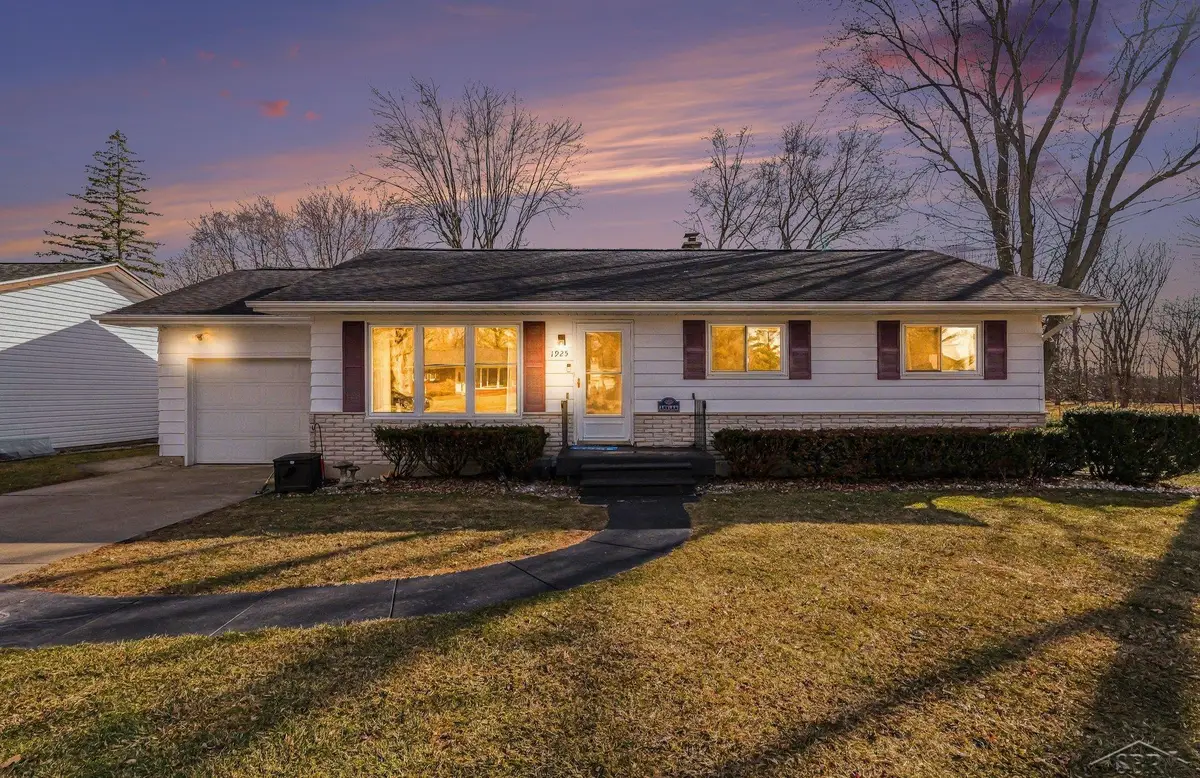 1925 Schust, Saginaw, MI 48604 - #1