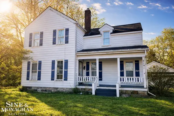 6191 Cooley Lake, Waterford, MI 48327