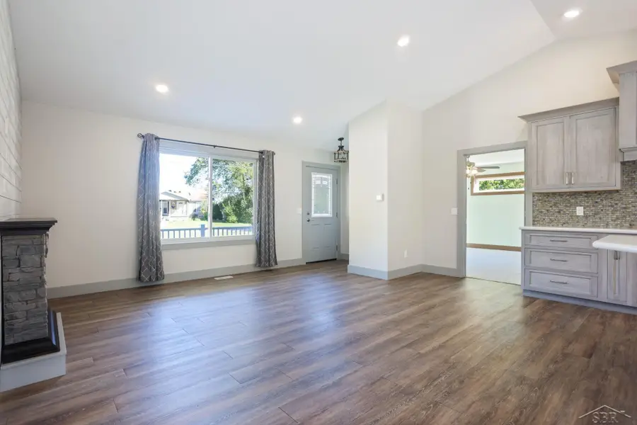 930 E North, Ithaca, MI 48847 - #3