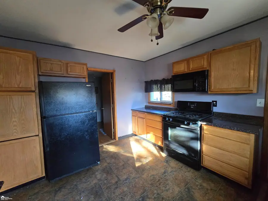 402 W Perry, Durand, MI 48429 - #2