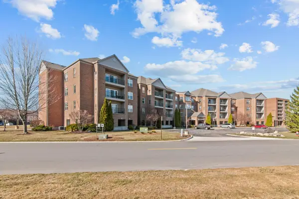 2116 Country Club #Unit 9, Saint Clair Shores, MI 48082