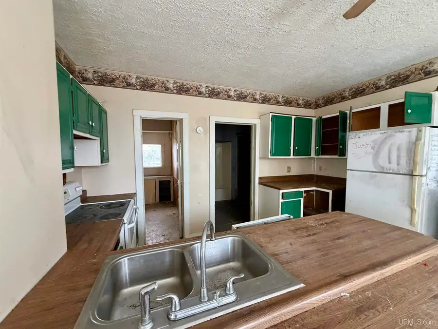 613 N 9th, Gladstone, MI 49837 - #3