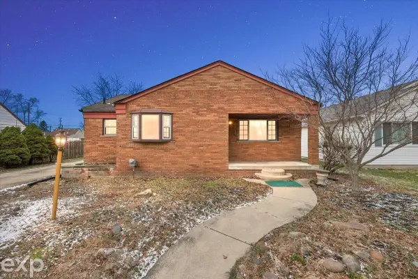 20811 Sunset, Warren, MI 48091