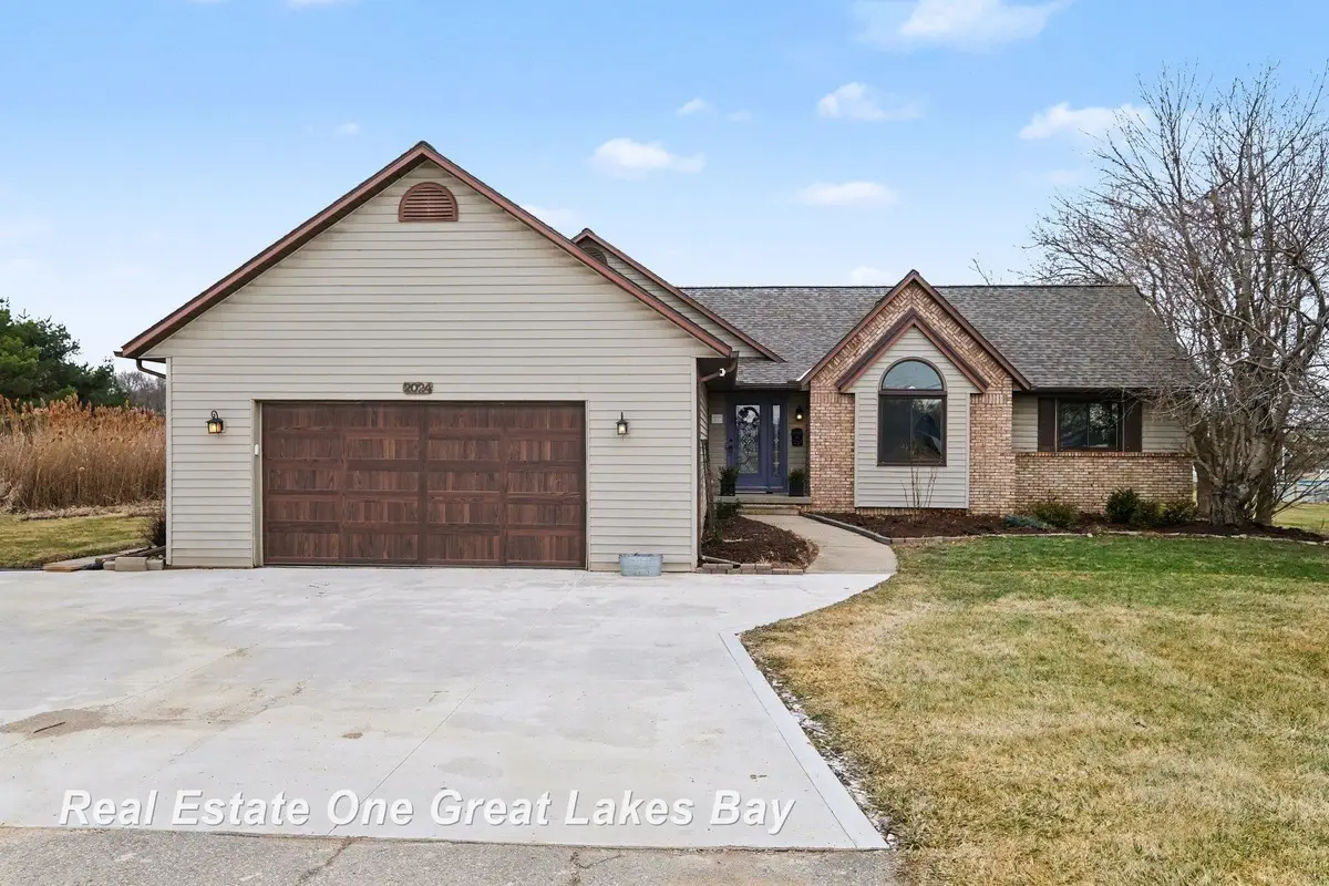 2024 Montague, Davison, MI 48423 - #1