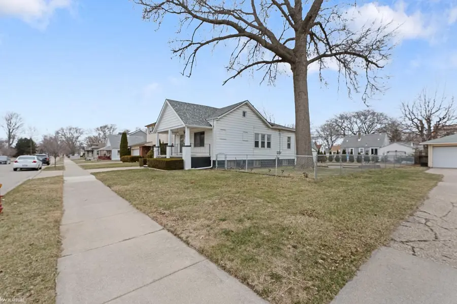 22415 Stephens, Saint Clair Shores, MI 48080 - #3