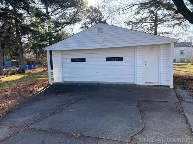 8442 Central, Center Line, MI 48015 - #3