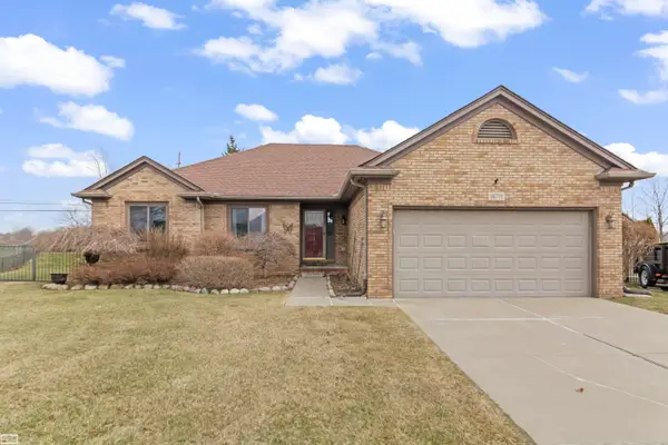 36779 N Pointe Cir, New Baltimore, MI 48047