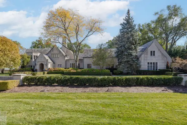 15410 Windmill Pointe, Grosse Pointe Park, MI 48230