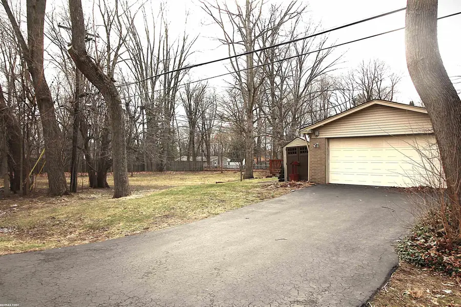 494 Lesdale, Troy, MI 48085 - #3