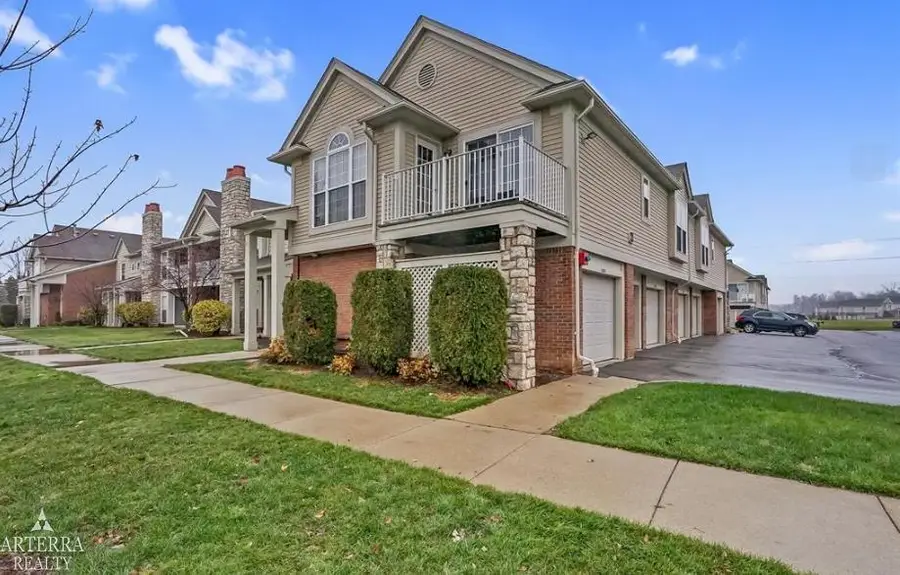 52212 Naugatuck, Macomb, MI 48042 - #2