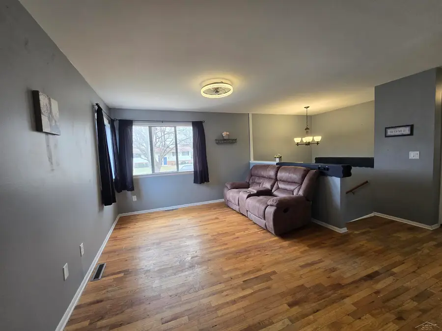 2950 Porlas, Saginaw, MI 48603 - #3