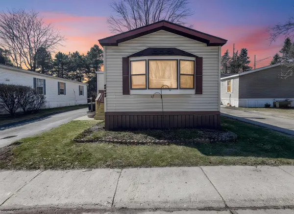 48609 Pineview, Shelby, MI 48317