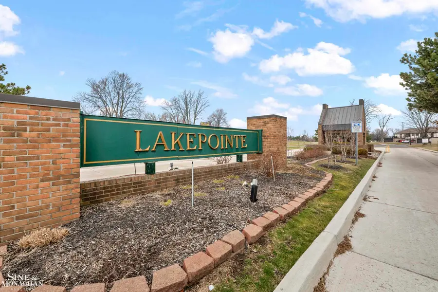 738 Country Club, Saint Clair Shores, MI 48082 - #2