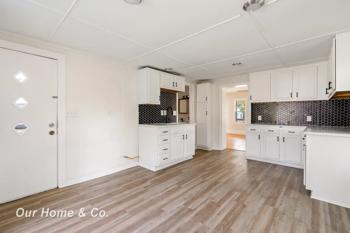 240 W 3rd, Imlay City, MI 48444 - #1