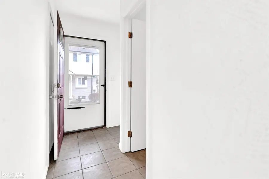 2216 Orchard Crest, Utica, MI 48317 - #3