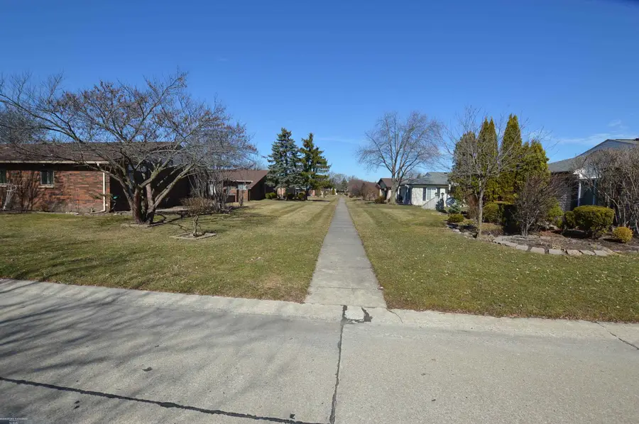 32610 Valley Dr #134, Warren, MI 48093 - #3