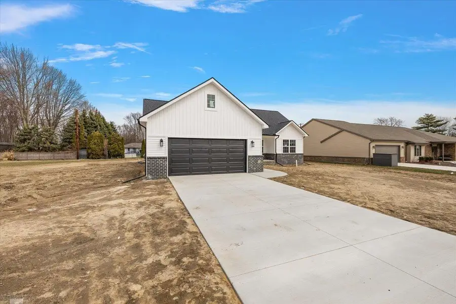 27121 Lanse Creuse, Harrison Township, MI 48045 - #3