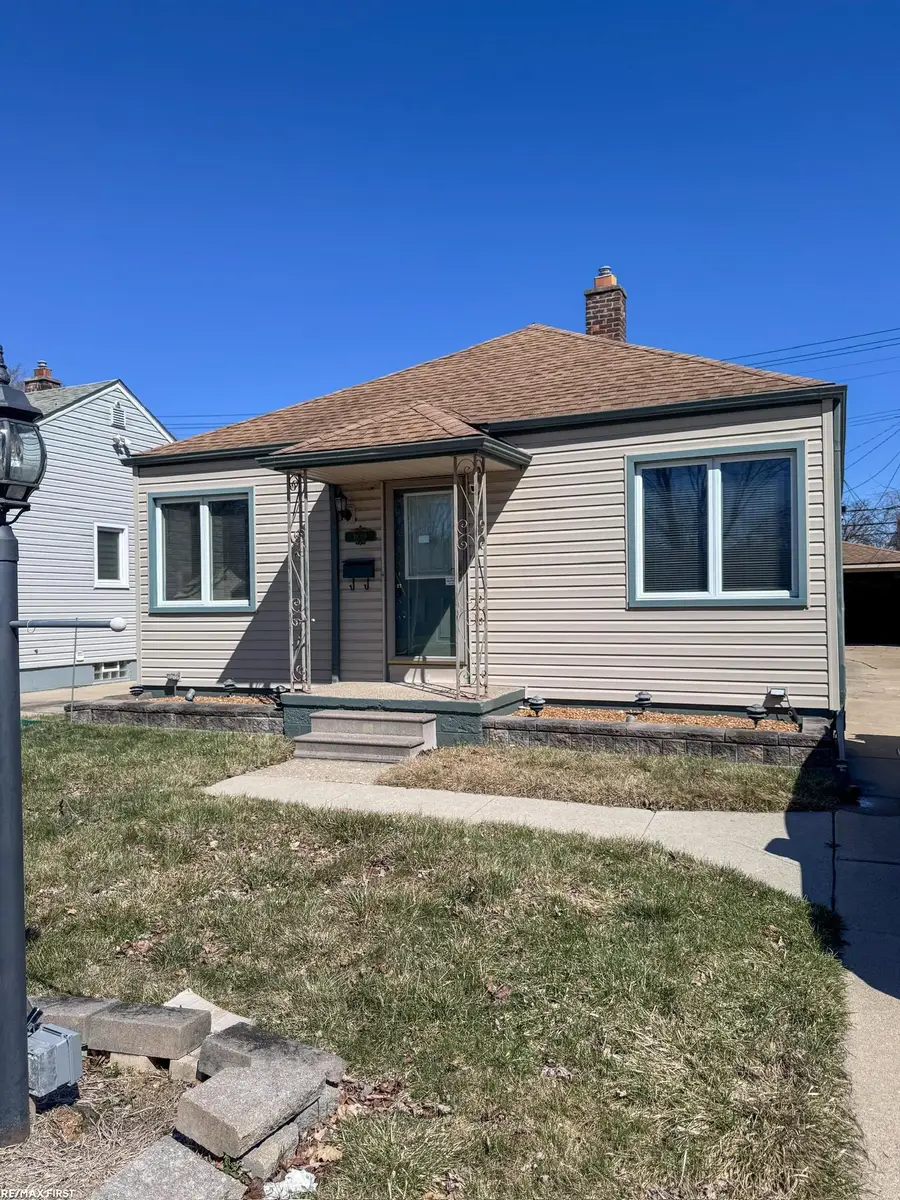 19389 Roscommon, Harper Woods, MI 48225 - #2