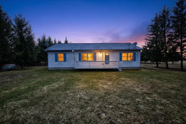 9280 N Lakeshore, Port Austin, MI 48467