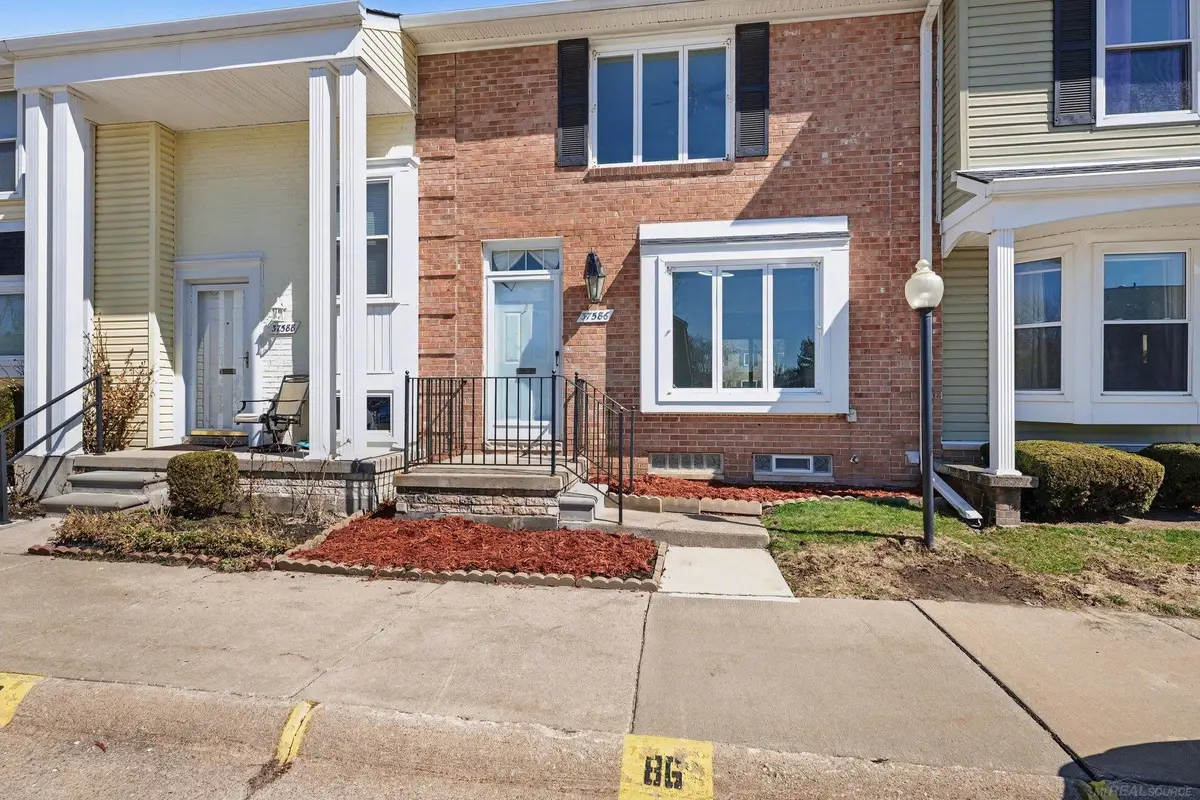 37586 Charter Oaks, Clinton Township, MI 48036 - #1