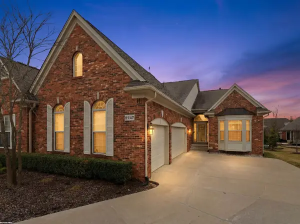 2747 Castlemartin, Oakland, MI 48306