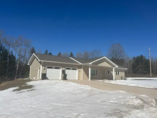 240 S Jackson, Kingsford, MI 49802
