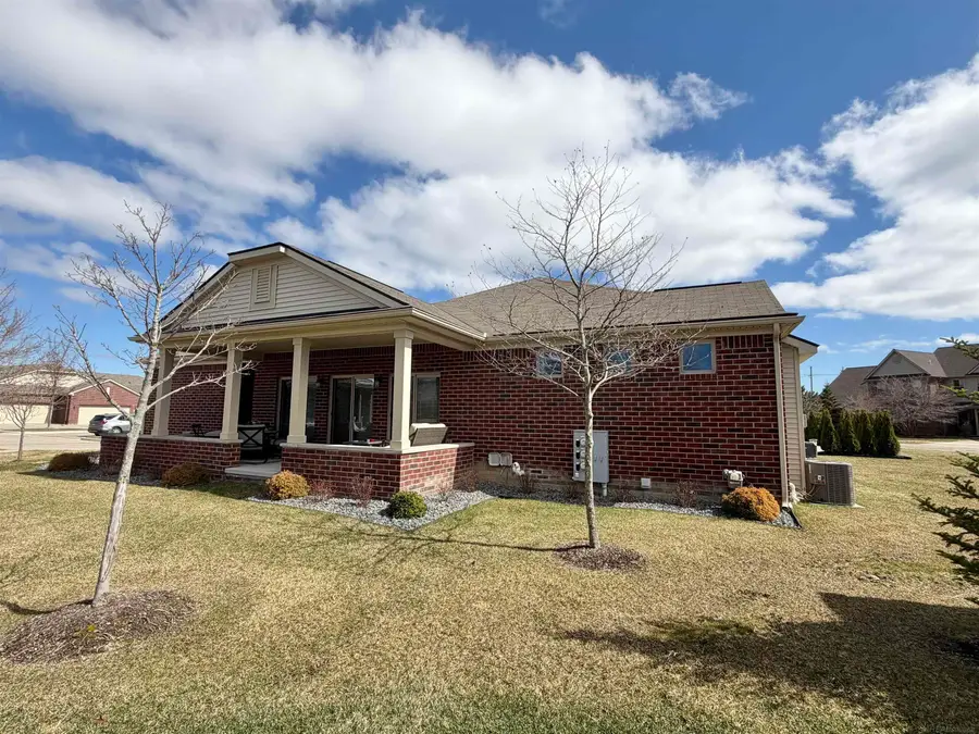 49127 Diane Ct, Macomb, MI 48042 - #3