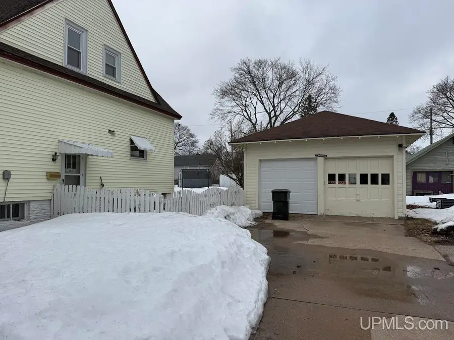 1016 S 10th, Escanaba, MI 49829 - #3