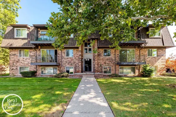 443 Riviera #4, Saint Clair Shores, MI 48080