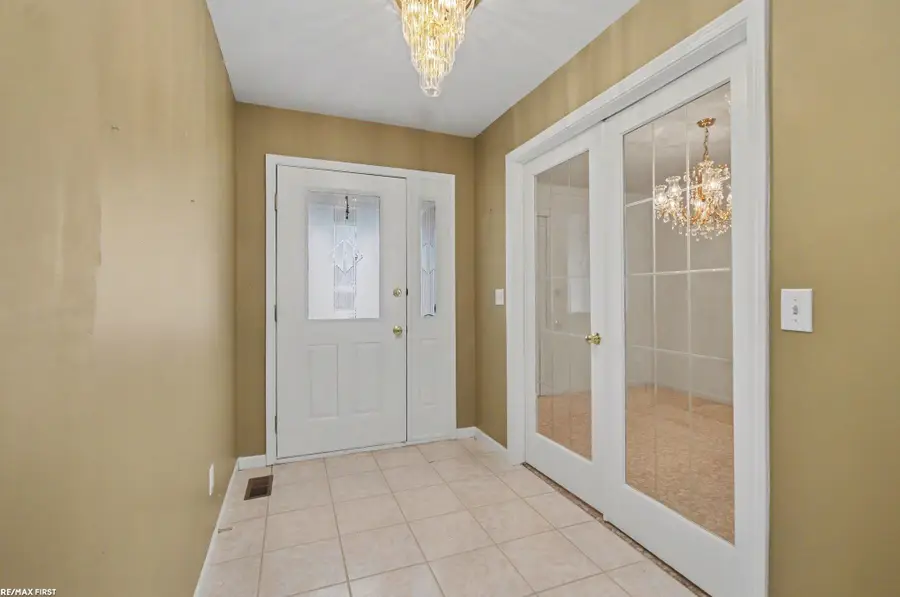 47985 Fox Chase, Shelby, MI 48315 - #2