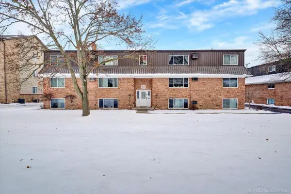 1617 S Riverside Ave C-18 #4, Saint Clair, MI 48079