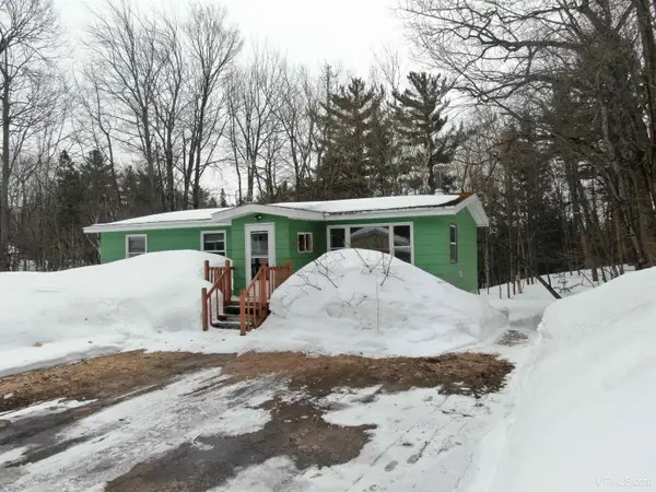 34 Horseshoe Lake, Negaunee, MI 49866