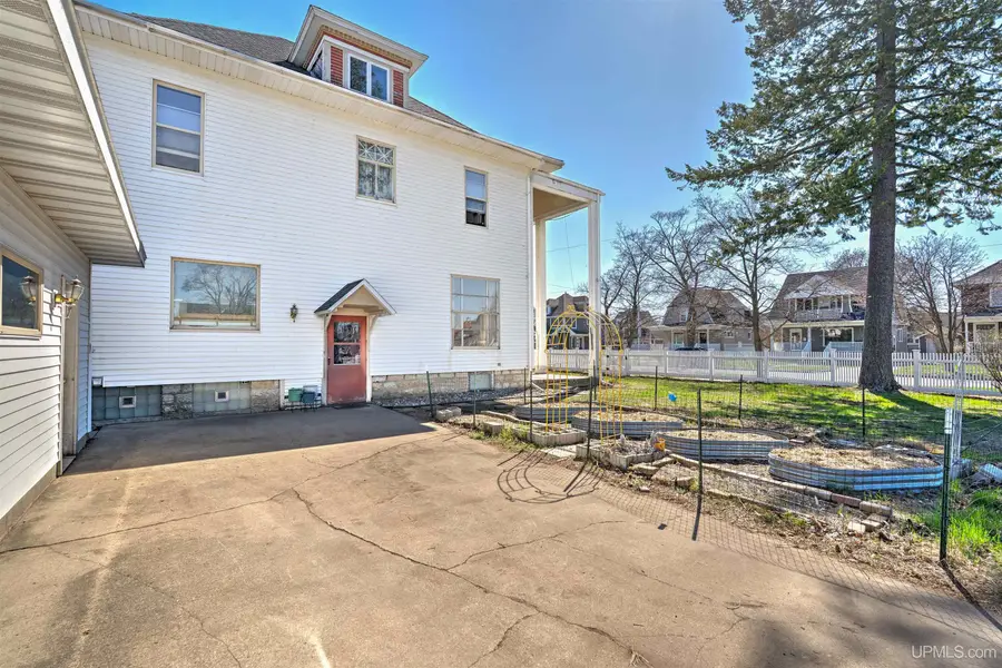 705 S 10th, Escanaba, MI 49829 - #3
