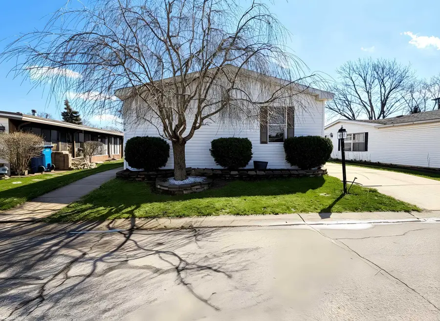 614 Kinglet, Rochester Hills, MI 48309 - #2