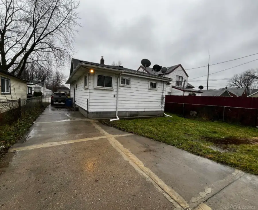 8647 Chalmers, Warren, MI 48089 - #2
