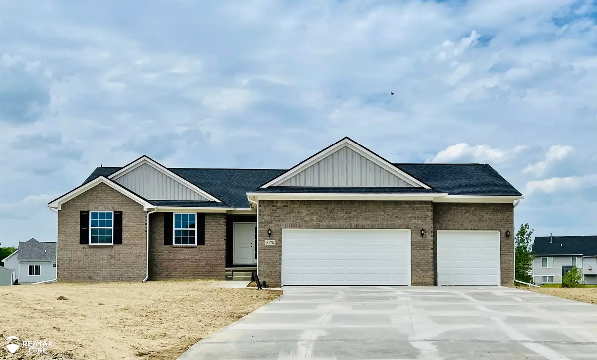 8084 Peninsula, Grand Blanc, MI 48439 - #1