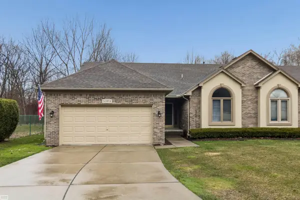 50859 Nature Dr, Chesterfield Twp, MI 48047
