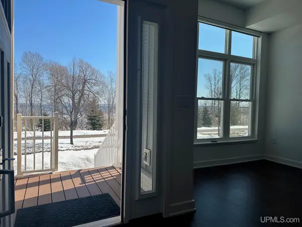 776 S Lakeshore, Marquette, MI 49855