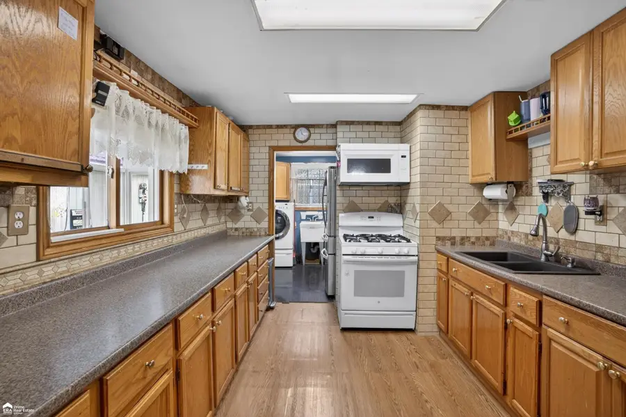 99 E Elmwood, Leonard, MI 48367 - #3