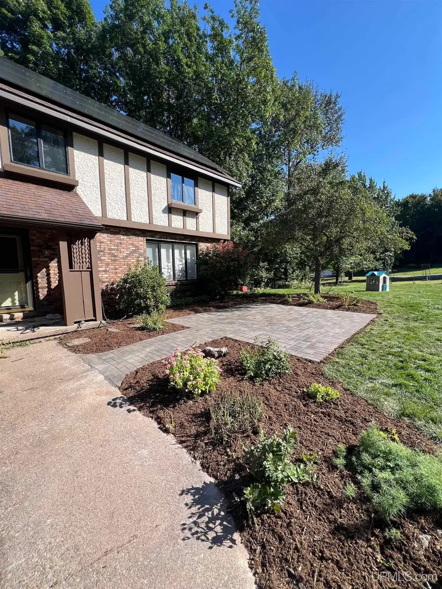 1041 Allouez, Marquette, MI 49855 - #2