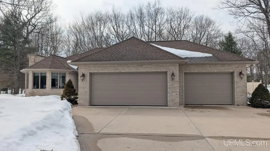 24 Royal Oak, Gladstone, MI 49837 - #2