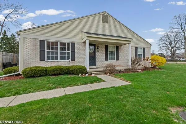 24505 Meadow Bridge, Clinton Township, MI 48035