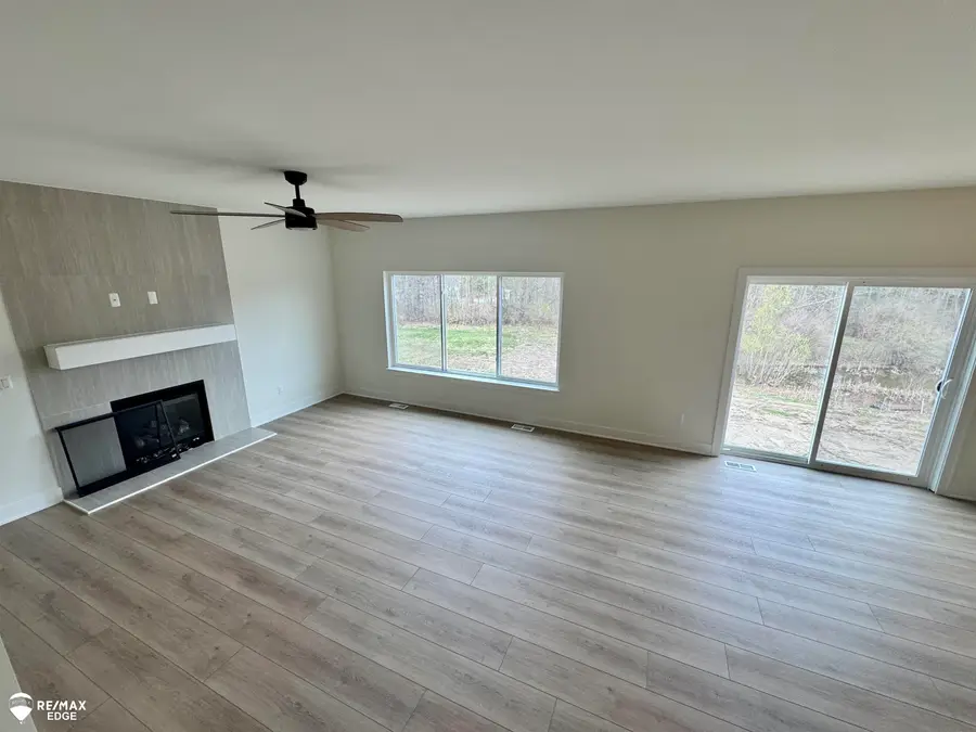 8092 Peninsula, Grand Blanc, MI 48439 - #2