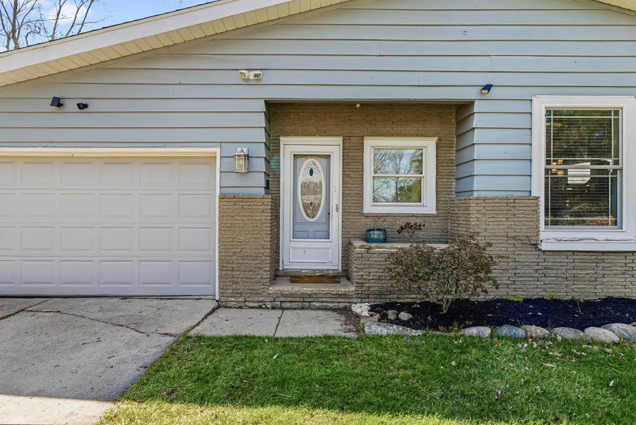 2125 Thistlewood, Burton, MI 48509 - #3