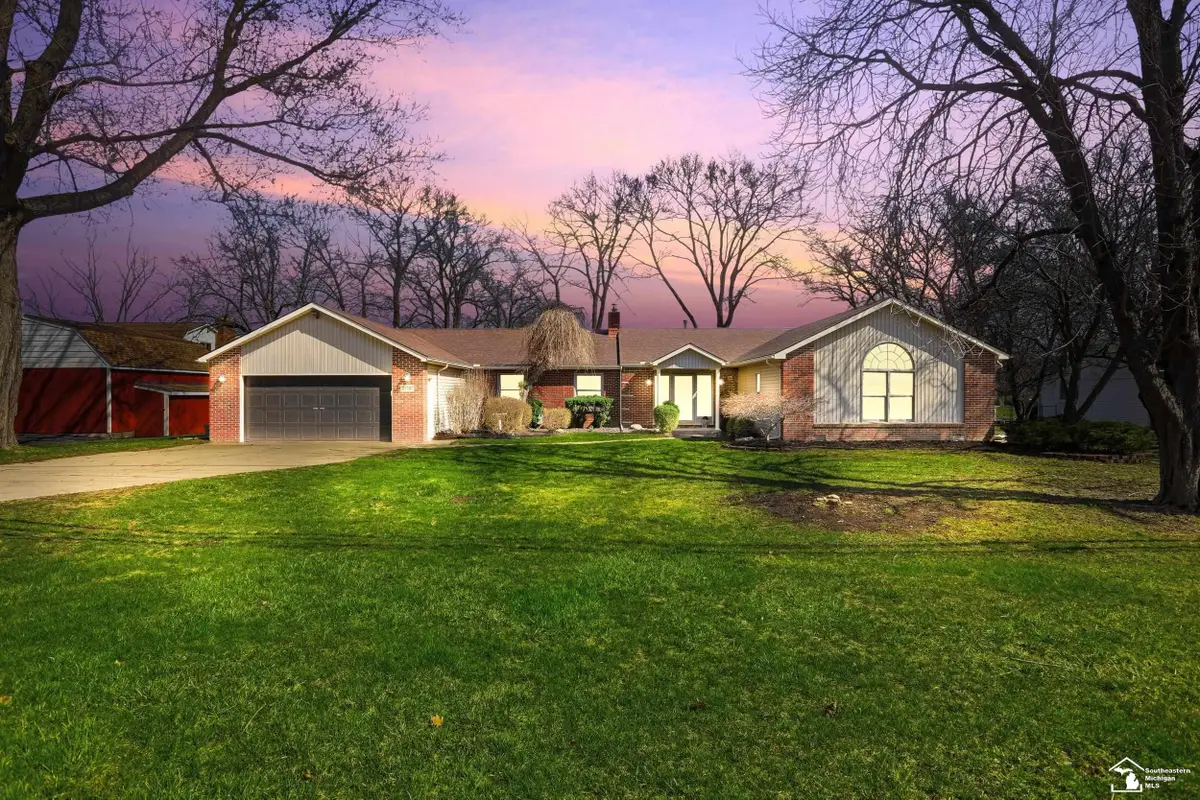 21781 Thorofare, Grosse Ile, MI 48138 - #1