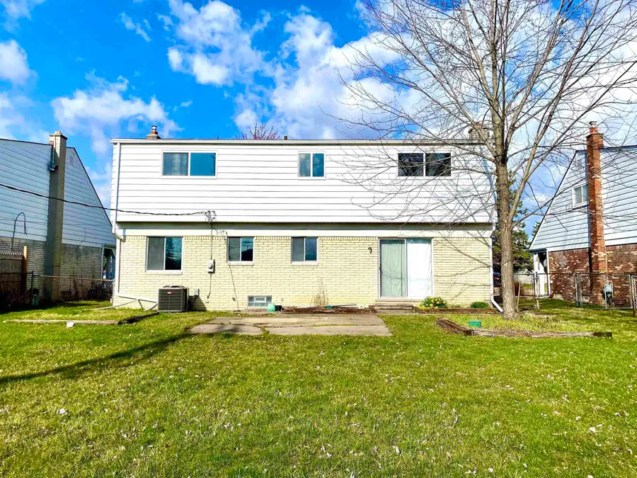 33036 Richard O, Sterling Heights, MI 48310 - #3