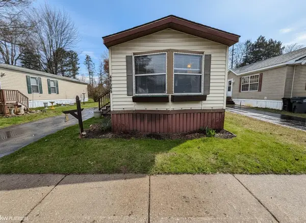 48565 Pineview, Shelby Twp, MI 48317