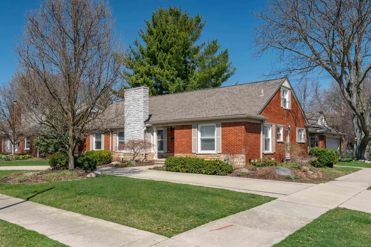 1040 N Renaud, Grosse Pointe Woods, MI 48236 - #1